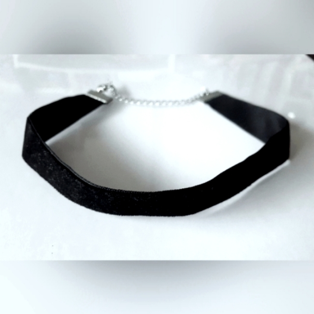 2/$10🌷Black velvet choker